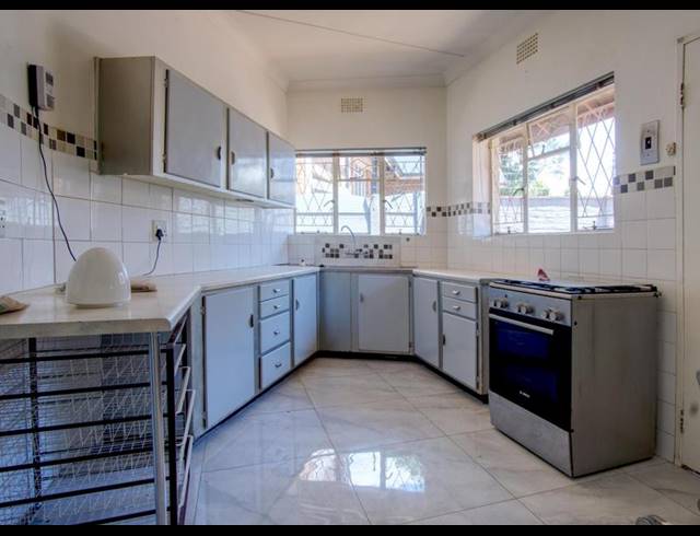 4 BEDROOM PROPERTY TO RENT IN MONTGOMERY PARK